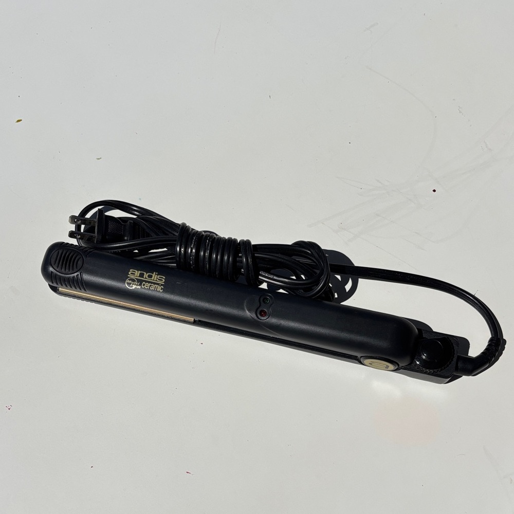 Andis Black Ceramic Travel Flat Iron